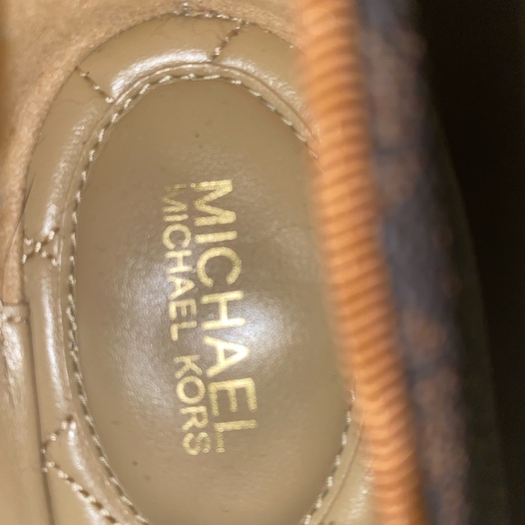 Michael Kors Signature Print Gale Flats, Size 7.5, Color: Brown - Picture 7 of 10